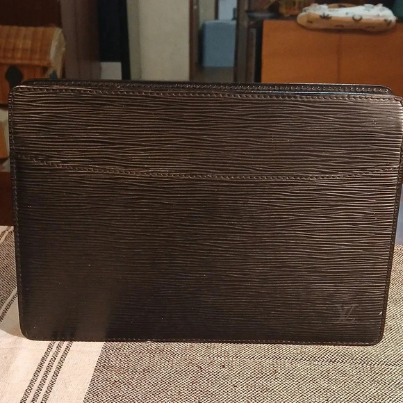 Louis Vuitton Black Epi Clutch Bag - Picture 1 of 16